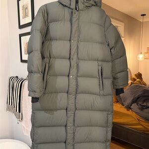 Aritzia TNA Super Puff Jacket L - Dark Shadow